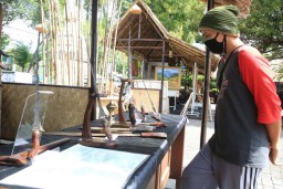 Melihat Benda-benda Bersejarah di Pameran Kepurbakalaan Banyuwangi
