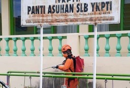 Cegah Corona, Panti Disabilitas di Banyuwangi Disemprot Disinfektan