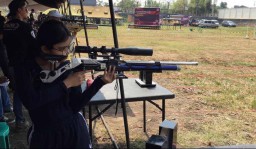 Wow! Para Atlet Wanita Beraksi dalam Kompetisi Senapan Angin di Blitar