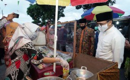 Warga Desa Gitik Banyuwangi Bikin Pasar Tahu Tradisional