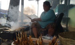 Ramadan Tiba, Pedagang Ikan Asap Dadakan Bermunculan di Probolinggo