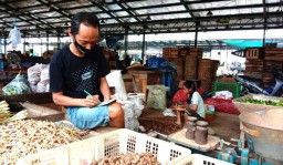 Patuhi Aturan Pemerintah, Para Pedagang PIOS Tak Mudik
