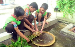 Pelajar SD hingga SMP di Surabaya Ramai-ramai Budidaya Empon-empon
