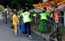 Tak Pakai Masker, 86 Pelanggar Perbup Gresik Dihukum Bersihkan Jalan