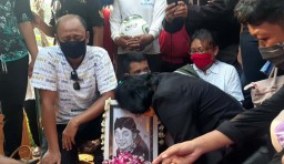 Tangis Keluarga Iringi Pemakaman Didi Kempot