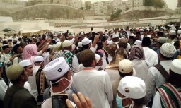 Ribuan Jemaah Hadiri Pemakaman Mbah Moen di Ma'la Mekkah