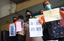 Terlibat Pemalsuan KTP hingga Ijazah, Berry Prima Ditangkap
