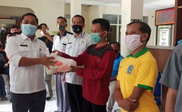 Dinsos Ponorogo Bagikan 542 Paket Sembako Jelang Tahun Baru 2021