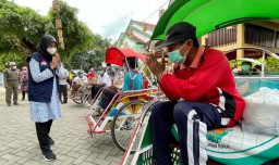 Sembako Gratis Dibagikan ke Warga Terdampak PPKM Darurat di Banyuwangi