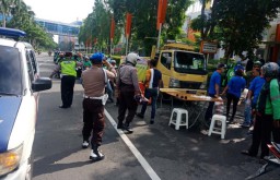 Beredar Video Bernarasi Penghadangan Truk, Polisi: Itu Antrean Sembako