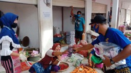 12 Ribu Masker Dibagikan ke Pedagang Pasar Tradisional di Ponorogo