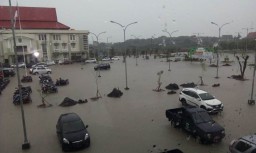 Diguyur Hujan Deras, Komplek Perkantoran Pemkab Pasuruan Tergenang