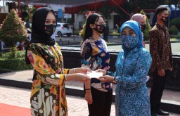 Peringati Hari Kemerdekaan RI, Pemkab Ponorogo Bagikan Masker Gratis