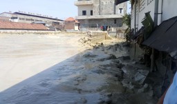 Penampungan Lumpur Proyek di Surabaya Jebol, Satu Orang Tertimbun