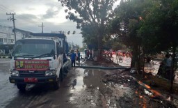Saat Tim Reaksi Cepat BBWS Brantas Tangani Genangan Air di Jalan Juanda