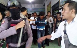 Pencuri Helm di Kota Pasuruan Babak Belur Dihajar Warga