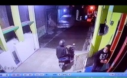 Rakusnya Dua Pencuri Uang Kotak Amal di Musala ini
