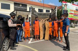 Polisi Bongkar Pencurian Kayu Jati Libatkan 7 Orang di Jombang