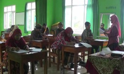 Keren, Siswa Disabilitas di Kota Blitar Ikuti Ujian Berpakaian Jadul