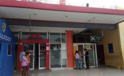 Tega! Suami di Mojokerto Tusuk Istri dan Anak Tirinya