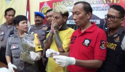 Polisi Bongkar Perdagangan Narkoba Online Sasar Anak Punk di Surabaya