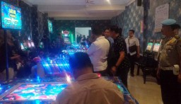 Penggerebekan Arena Perjudian di Surabaya, Dua WN Malaysia Diamankan