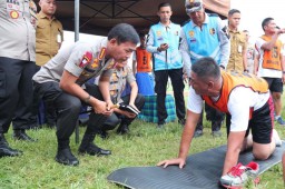 Kapolri Beri Penghargaan 11 Anggota Polisi untuk Ikut Pendidikan SIP