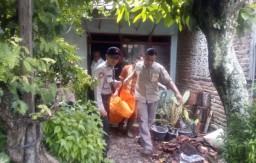 Seorang Pensiunan PNS di Ngawi Ditemukan Tewas dalam Rumah