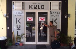 Tidak Berizin, Kedai Kopi di Surabaya Disegel