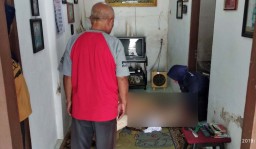 Perempuan Bermukena Ditemukan Tewas dalam Rumah
