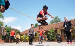 Melihat dari Dekat Permainan Tradisional Para Siswa SD di Tulungagung