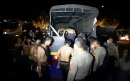 Ratusan Perusuh Demo Tolak Omnibus Law di Surabaya dan Malang Diangkut