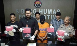 Pesta Seks Libatkan 7 Orang di Villa Prigen Digerebek