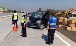 Kecelakaan di Tol Probolinggo, Mobil Pikap Ringsek