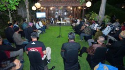 Bupati Anas Minta Pokdarwis Banyuwangi Tetap Optimistis dan Kreatif
