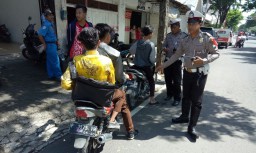 Polisi ini Masuk Sekolah untuk Meminimalisir Angka Kecelakaan