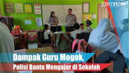 Video: Dampak Guru Mogok, Polisi Bantu Mengajar di Sekolah