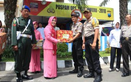 Kapolres Kediri Beri Kejutan Anggota Pos Pengamanan