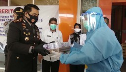 Polres Mojokerto Bagikan Probiotik ke Tenaga Medis Covid-19