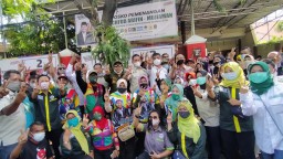 Posko Pemenangan MA-Mujiaman Berdiri di Samping Rumah Dinas Risma