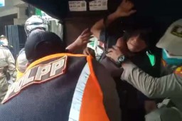 Oknum Petugas Penindak Pria Tak Bermasker Bak Pencuri Diminta Disanksi