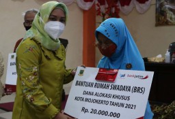 Pemkot Mojokerto Beri Bantuan Bedah Rumah untuk 140 Warga