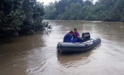 Hanyut di Sungai Bersama Motornya, Pria ini Ditemukan Tewas