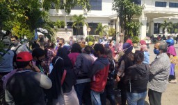 Ratusan Orangtua Siswa Protes Pelaksanaan PPDB SMP Negeri di Surabaya
