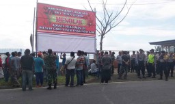 Protes Reklamasi Watu Dodol Berlanjut, Baliho Penolakan Dipasang