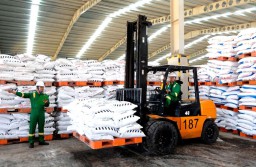 Distribusi Pupuk Bersubsidi di Jatim Tak Terganggu PSBB Cegah Covid-19
