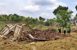 Puting Beliung Porak Porandakan Dusun Nglegok, Ngawi