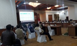 Rapat Evaluasi PSBB Tahap III Surabaya Raya, Wali Kota Risma Tak Hadir