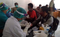 Tamu Penyerahan Bantuan se Bakorwil Jember Rapid Test, 5 Orang Reaktif