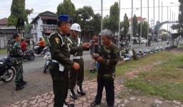 Sub Denpom Ponorogo Sita Jaket dan Kaos TNI dari Dua Warga Sipil